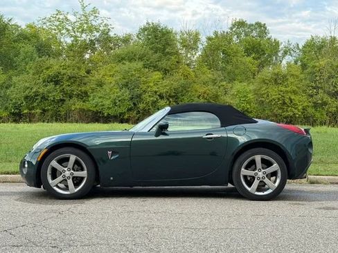 Used 2009 Pontiac Solstice GXP w/ Premium Package RWD image 33