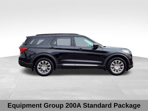 Used 2025 Ford Explorer Active w/ Active Comfort Package AWD/4WD image 3