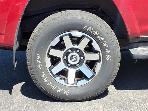 Used 2022 Toyota 4Runner TRD Off-Road AWD/4WD image 4