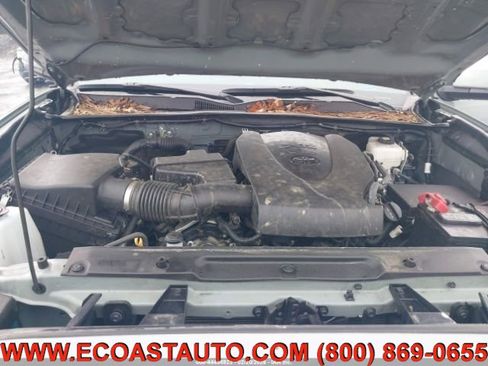 Used 2023 Toyota Tacoma TRD Off-Road w/ Technology Package AWD/4WD image 9