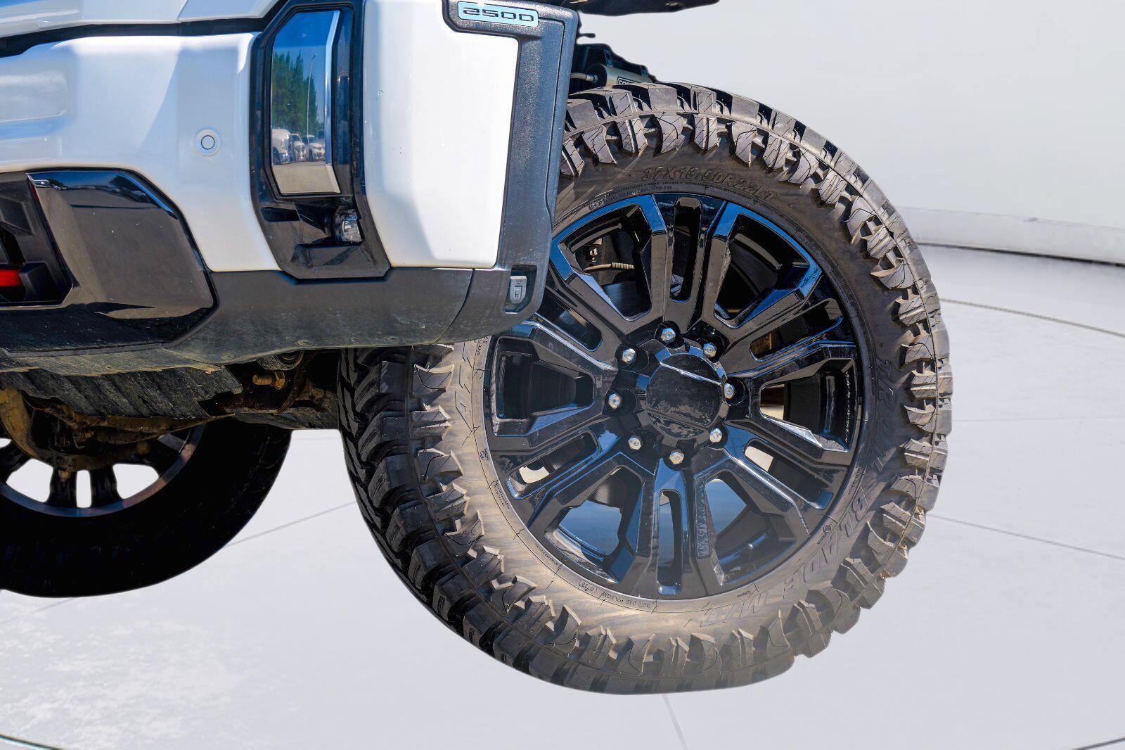 Used 2024 GMC Sierra 2500 AT4 w/ Technology Package AWD/4WD image 2