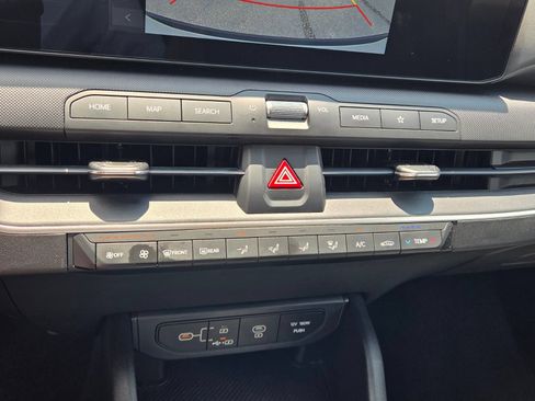 Used 2025 Kia K4 FWD image 21