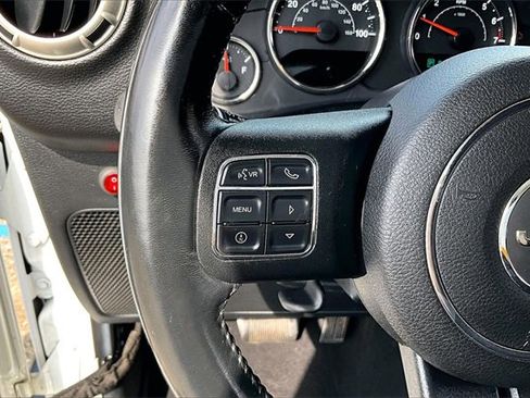 Used 2018 Jeep Wrangler Unlimited Sahara w/ Connectivity Group image 10