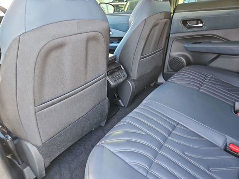 Used 2023 Nissan Ariya image 18