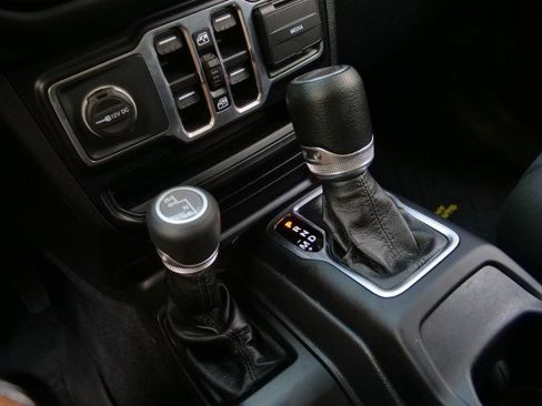 Used 2022 Jeep Gladiator Sport AWD/4WD image 18