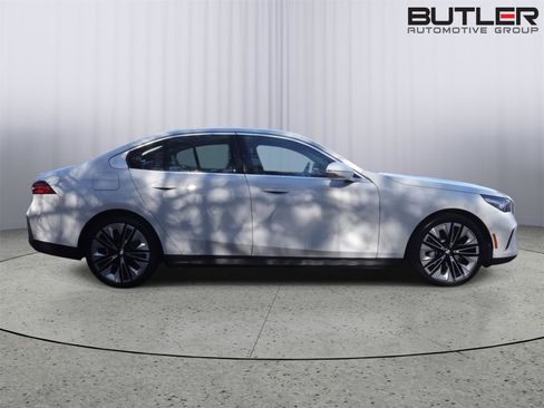 Used 2025 BMW 530i image 8
