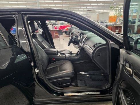 Used 2013 Chrysler 300 C RWD image 34