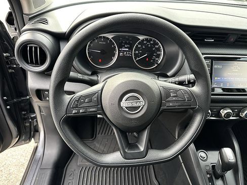Certified 2025 Nissan Kicks Play S image 13