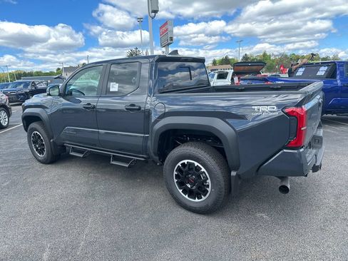 Used 2026 Toyota Tacoma TRD Off-Road w/ TRD Off Road Upgrade Package AWD/4WD image 3