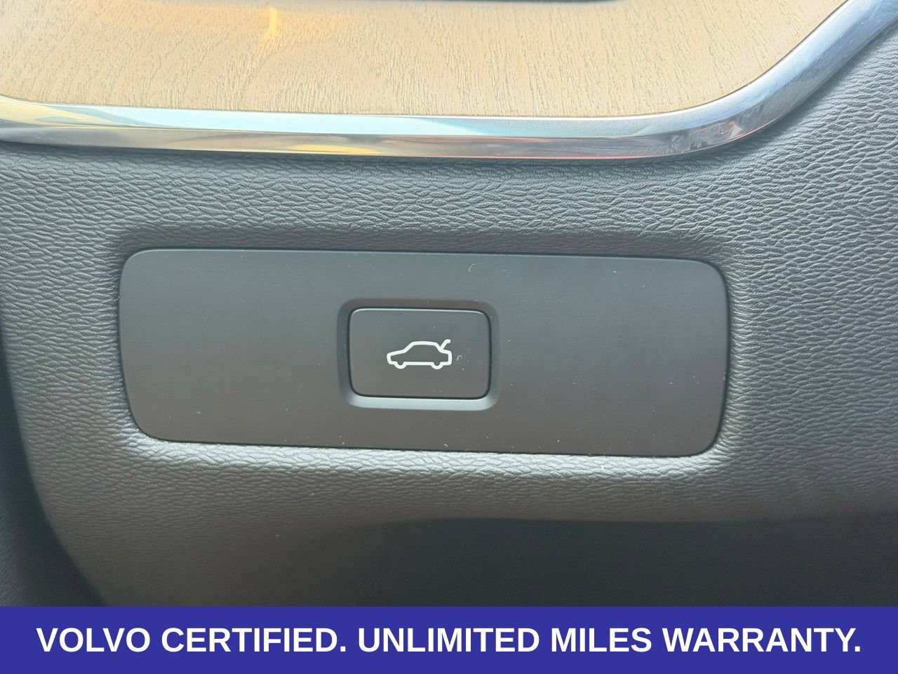 Certified 2026 Volvo XC60 B5 Plus AWD/4WD image 18