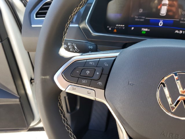 Certified 2023 Volkswagen Tiguan SE w/ Panoramic Sunroof Package FWD image 31
