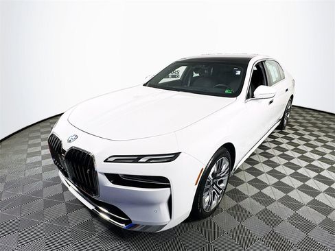 Used 2024 BMW i7 xDrive60 image 3