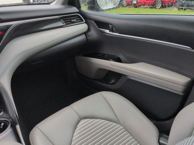 Used 2019 Toyota Camry SE FWD image 16