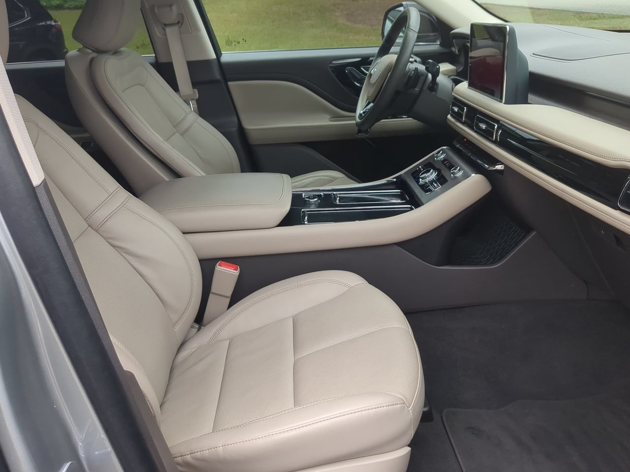 Used 2024 Lincoln Aviator Reserve w/ Equipment Group 201A RWD image 29