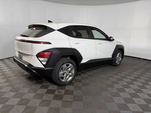 Used 2025 Hyundai Kona SE image 6