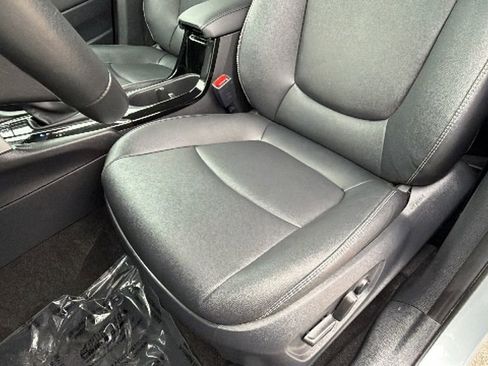 Used 2025 Toyota Corolla Cross XLE FWD image 19