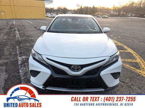 Used 2018 Toyota Camry XSE image 8