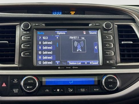 Used 2019 Toyota Highlander XLE AWD/4WD image 15