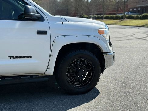 Used 2016 Toyota Tundra SR5 w/ SR5 Upgrade Package AWD/4WD image 8