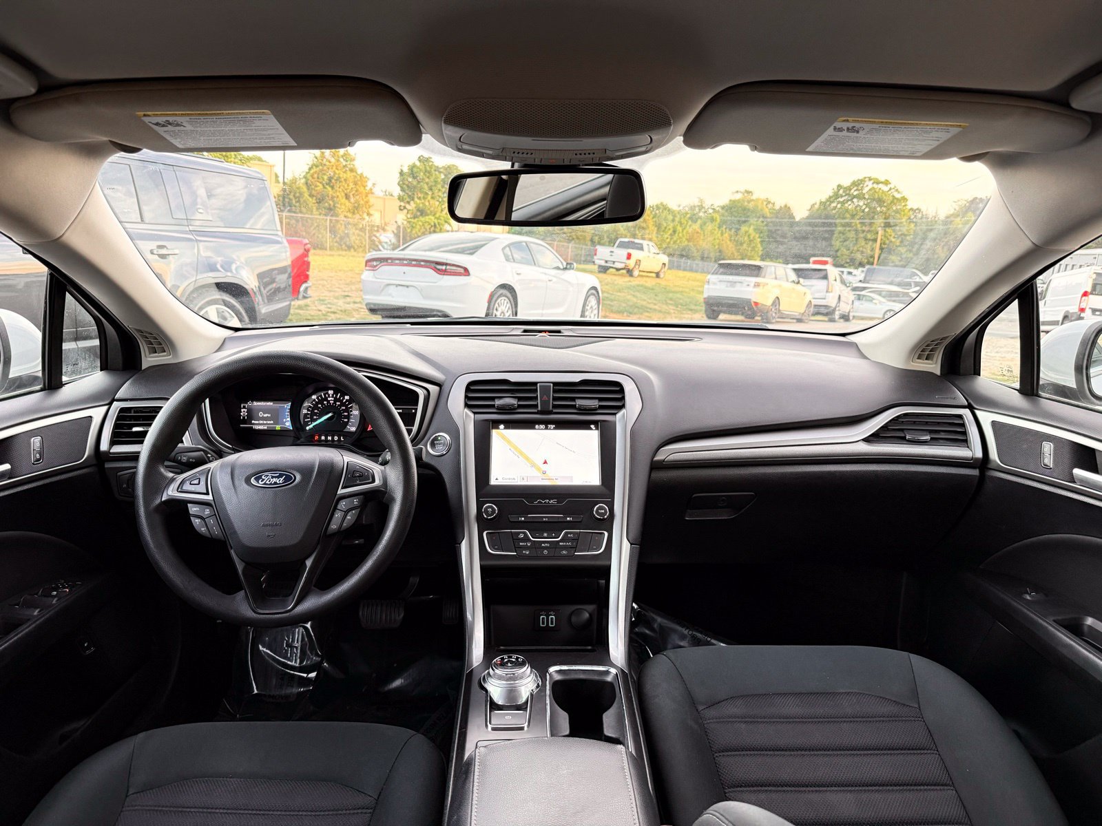Used 2019 Ford Fusion SE FWD image 2