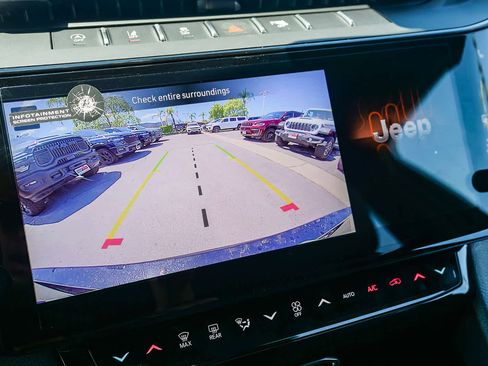 New 2026 Jeep Grand Cherokee L 4WD image 25