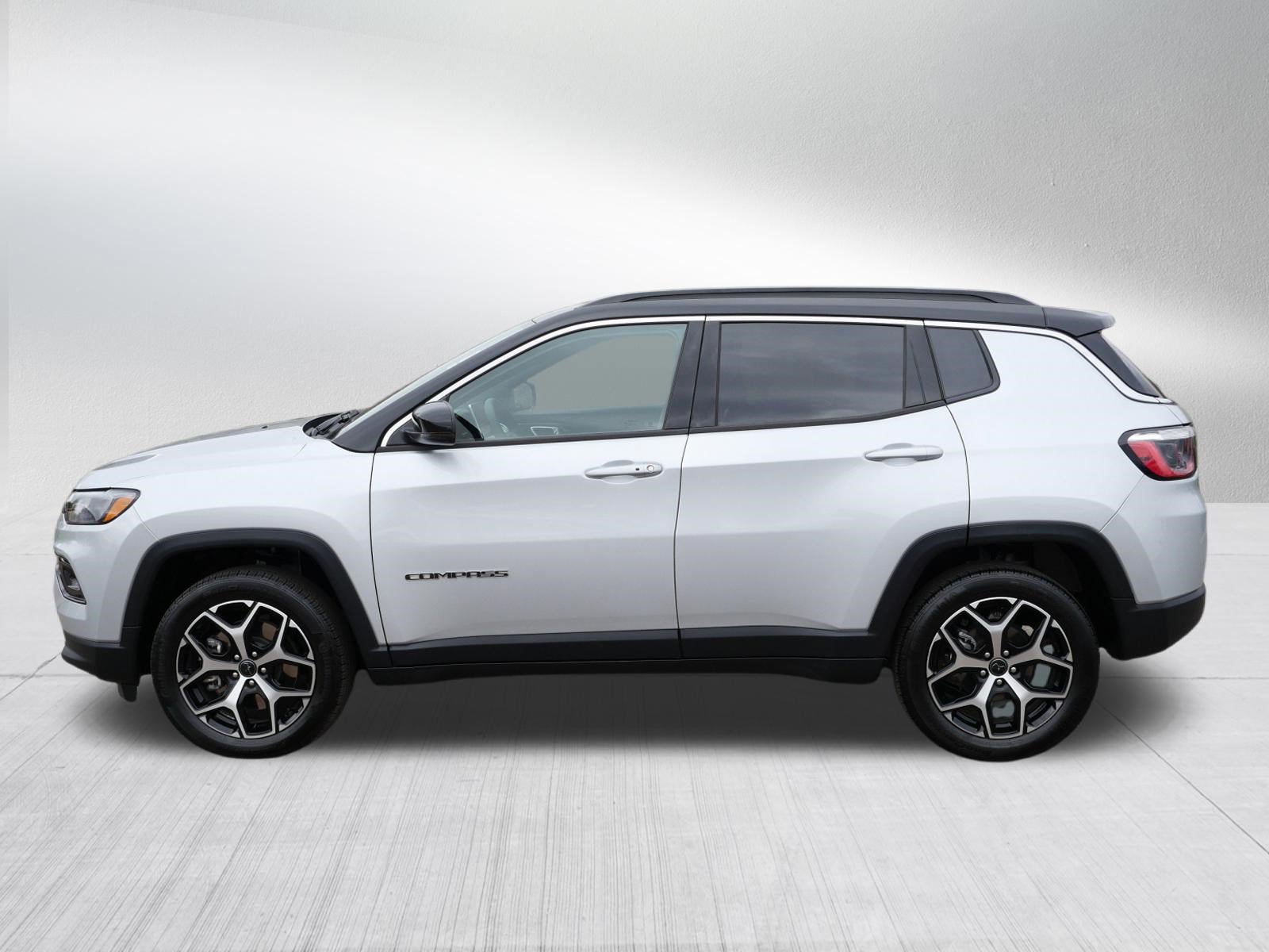Used 2025 Jeep Compass Limited AWD/4WD image 4