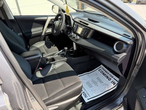 Used 2016 Toyota RAV4 LE FWD image 17