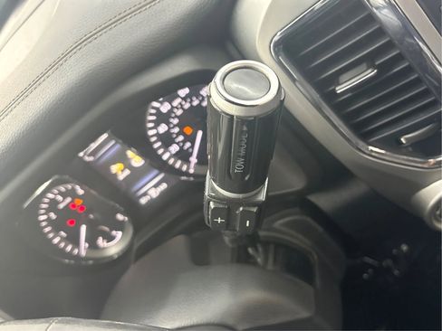 Used 2016 Nissan Titan SL image 46