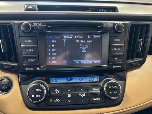 Used 2018 Toyota RAV4 XLE AWD/4WD image 19