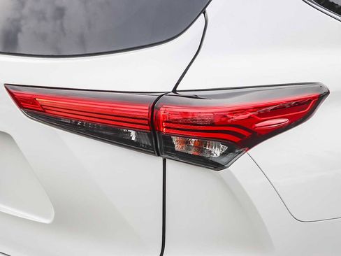 Used 2020 Toyota Highlander XLE image 8