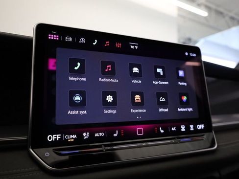 New 2026 Volkswagen Tiguan SE R-Line AWD/4WD image 17