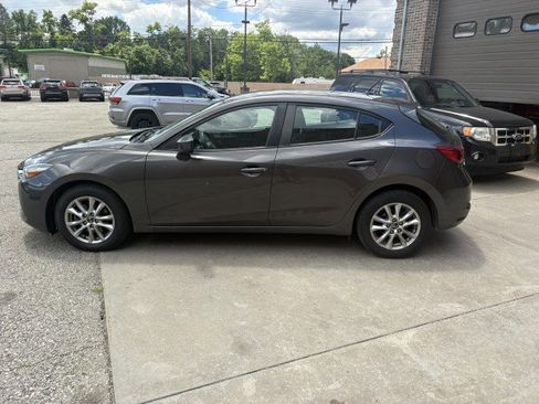 Used 2017 MAZDA MAZDA3 Sport FWD image 7