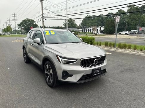 Certified 2025 Volvo XC40 B5 Plus AWD/4WD image 6