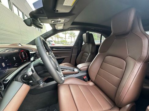 Certified 2025 Porsche Macan 4S Electric image 5