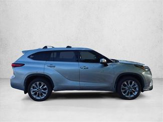 Used 2022 Toyota Highlander Limited AWD/4WD video 3