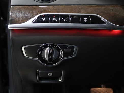 Used 2018 Mercedes-Benz S 560 4MATIC Sedan image 29