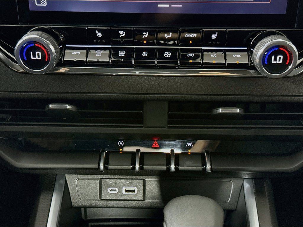 Used 2025 Chevrolet Colorado Trail Boss AWD/4WD image 16