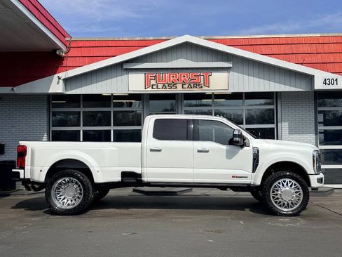 Used 2025 Ford F450 Platinum w/ Platinum Plus Package image 2