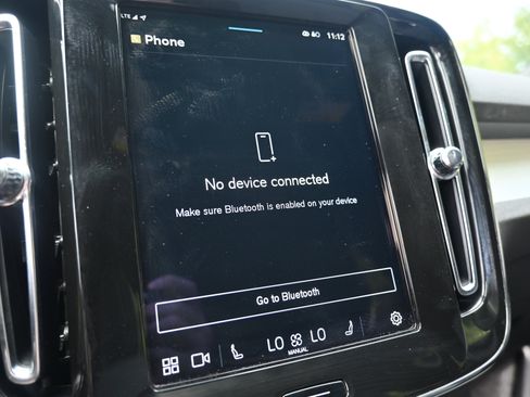 Used 2025 Volvo XC40 B5 Core image 32