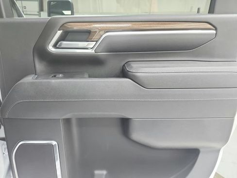 Used 2025 Chevrolet Silverado 2500 LT AWD/4WD image 45