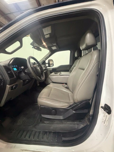 Used 2018 Ford F550 4x4 Regular Cab Super Duty w/ Power Equipment Group image 16