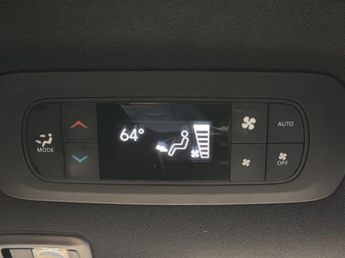 Used 2025 Chrysler Pacifica Limited FWD image 40