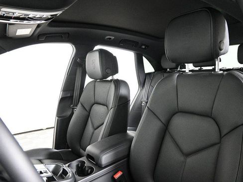 Certified 2026 Porsche Macan AWD/4WD image 5