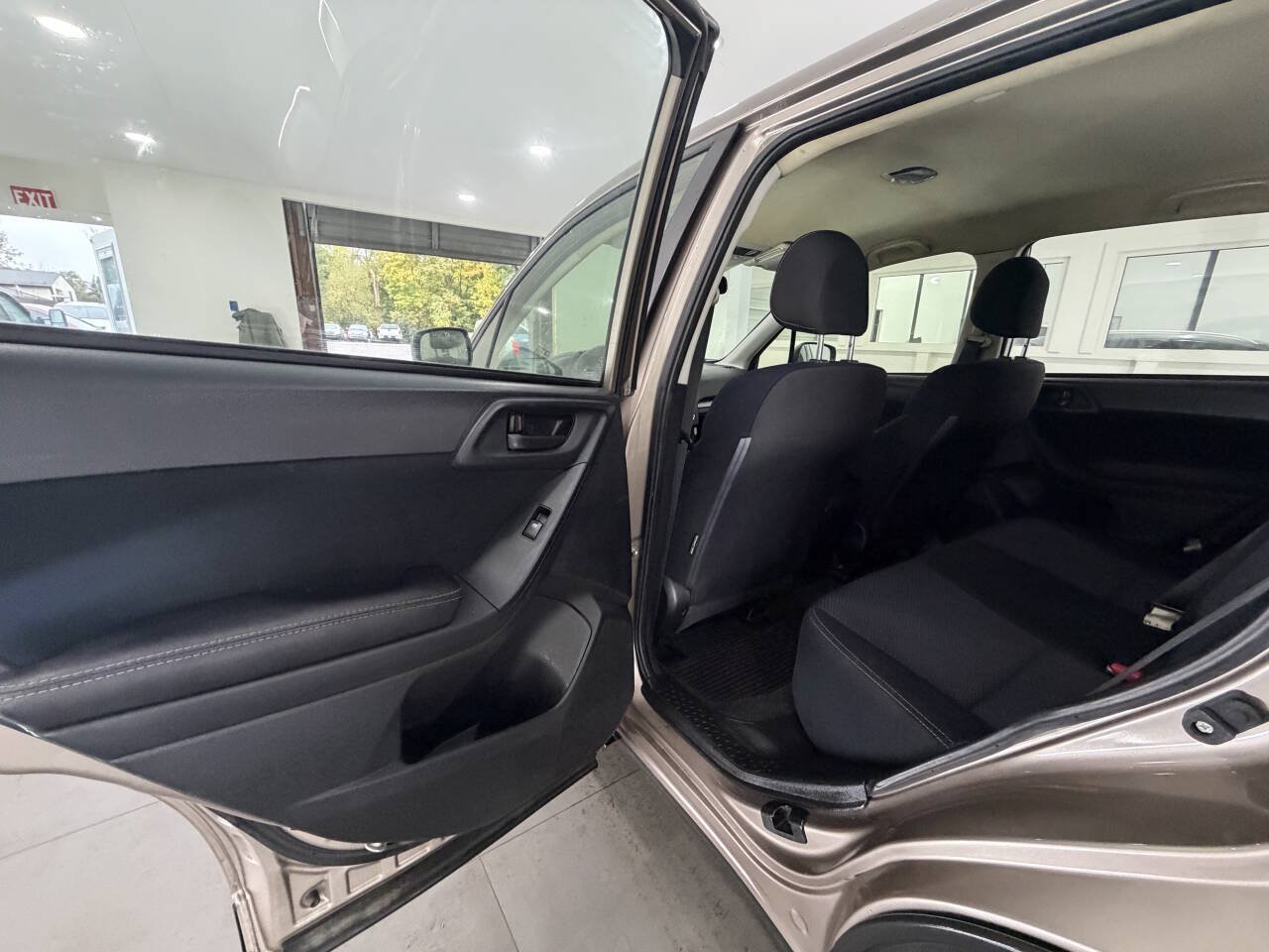 Used 2016 Subaru Forester 2.5i AWD/4WD image 14