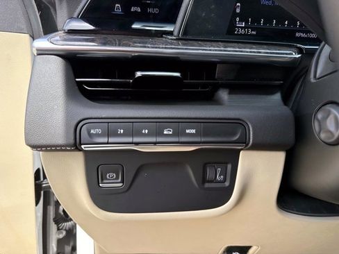 Used 2022 Cadillac Escalade ESV Premium Luxury AWD/4WD image 36