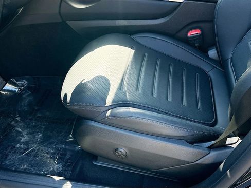 Used 2025 Mercedes-Benz GLC 300 image 20