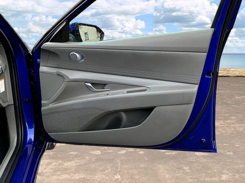 Used 2024 Hyundai Elantra Blue FWD image 30