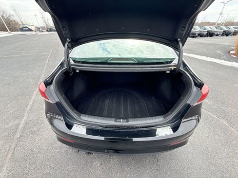 Used 2017 Hyundai Elantra SE image 23