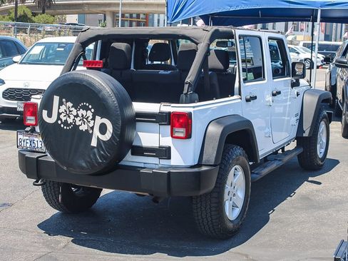 Used 2018 Jeep Wrangler Unlimited Sport S AWD/4WD image 34