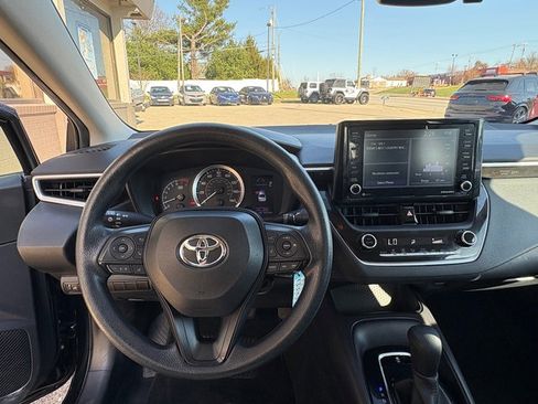 Used 2022 Toyota Corolla LE image 20